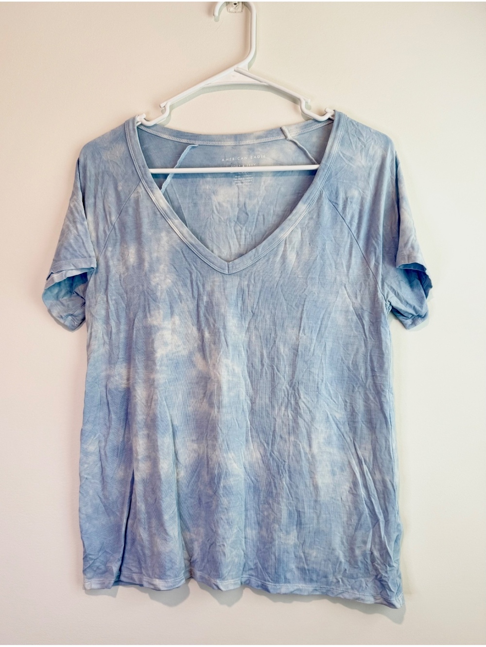 American Eagle Soft & Sexy Light Blue Tie-Dye V-Neck T-Shirt Size S